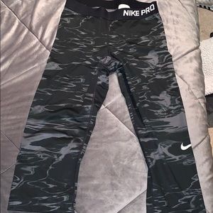 Nike pro cropped leggings